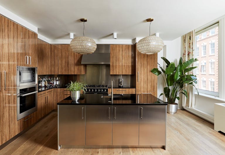 Sun-Drenched Soho Penthouse with Two Terraces - Image 4