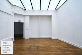 Beautiful Art Gallery - Image 10