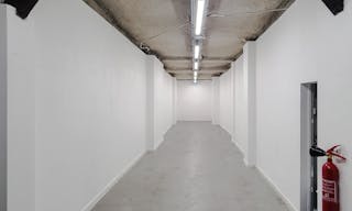 Gallery / showroom combined with a speakeasy bar in the center of Paris - Image 2