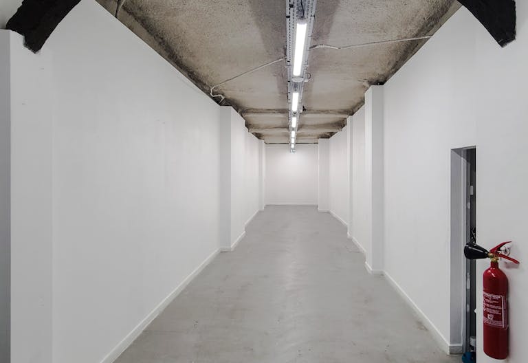 Gallery / showroom combined with a speakeasy bar in the center of Paris - Image 2