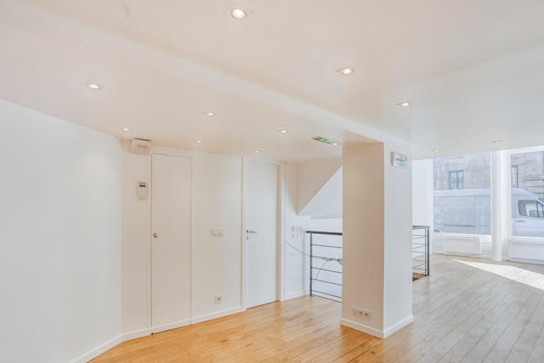 Luminous pop up store in Etienne Marcel (close to the Marais) - Image 3