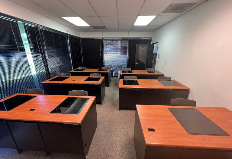 Spacious , quiet and clean room 125 at University of San Jose - Image 0