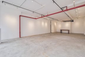 Charming Bowery Gallery - Image 4