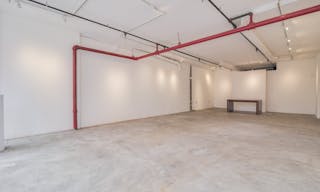 Charming Bowery Gallery - Image 4