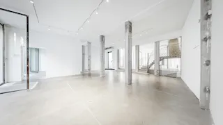 Large Showroom Rue Froissart - Image 14