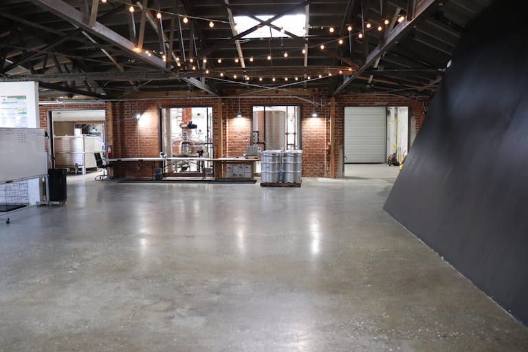 Old school Warehouse with exposed bow truss ceilings - Image 2