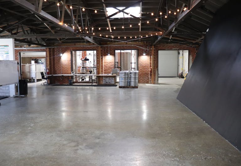 Old school Warehouse with exposed bow truss ceilings - Image 2