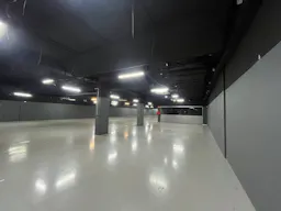 Espace Commercial Pop-Up de 868 m² au Cœur de Liège, Passage Piéton Premium (Place Saint-Lambert) - Image 5