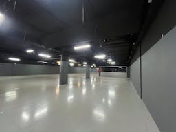 Espace Commercial Pop-Up de 868 m² au Cœur de Liège, Passage Piéton Premium (Place Saint-Lambert) - Image 5