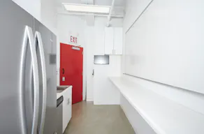 Expansive Skyline Loft - Connected Studio Space - Image 18