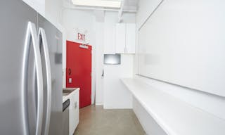 Expansive Skyline Loft - Connected Studio Space - Image 18