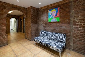 Versatile Creative Hub: Uncover Potential in this UWS Gem - Image 6