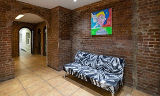 Versatile Creative Hub: Uncover Potential in this UWS Gem - Image 6