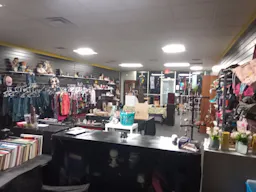 Space in a storefront that has several other vendors-North Fort-Wayne Indiana - Image 1