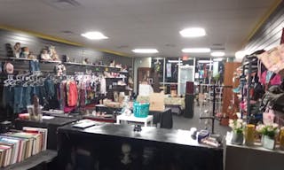 Space in a storefront that has several other vendors-North Fort-Wayne Indiana - Image 1