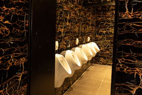 Central Venue with a Berliner Skyline View - Image 18