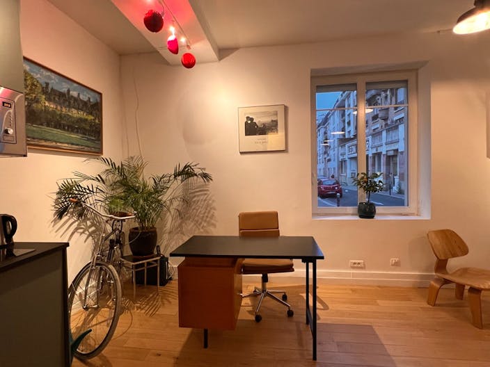 Jolie boutique avec deco soign�e et mobilier sympa a louer - Image 4