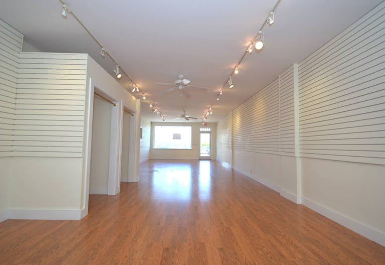 Perfect Retail Space in the Heart of East Hampton - Image 1