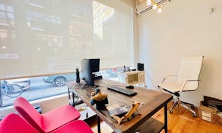 Prime Williamsburg Corner Retail Space | 100 ft Glass Frontage | High Foot Traffic - Image 11