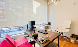 Prime Williamsburg Corner Retail Space | 100 ft Glass Frontage | High Foot Traffic - Image 11