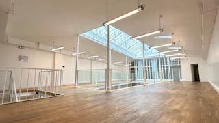 Loft industriel avec verrière zénithale - Image 6