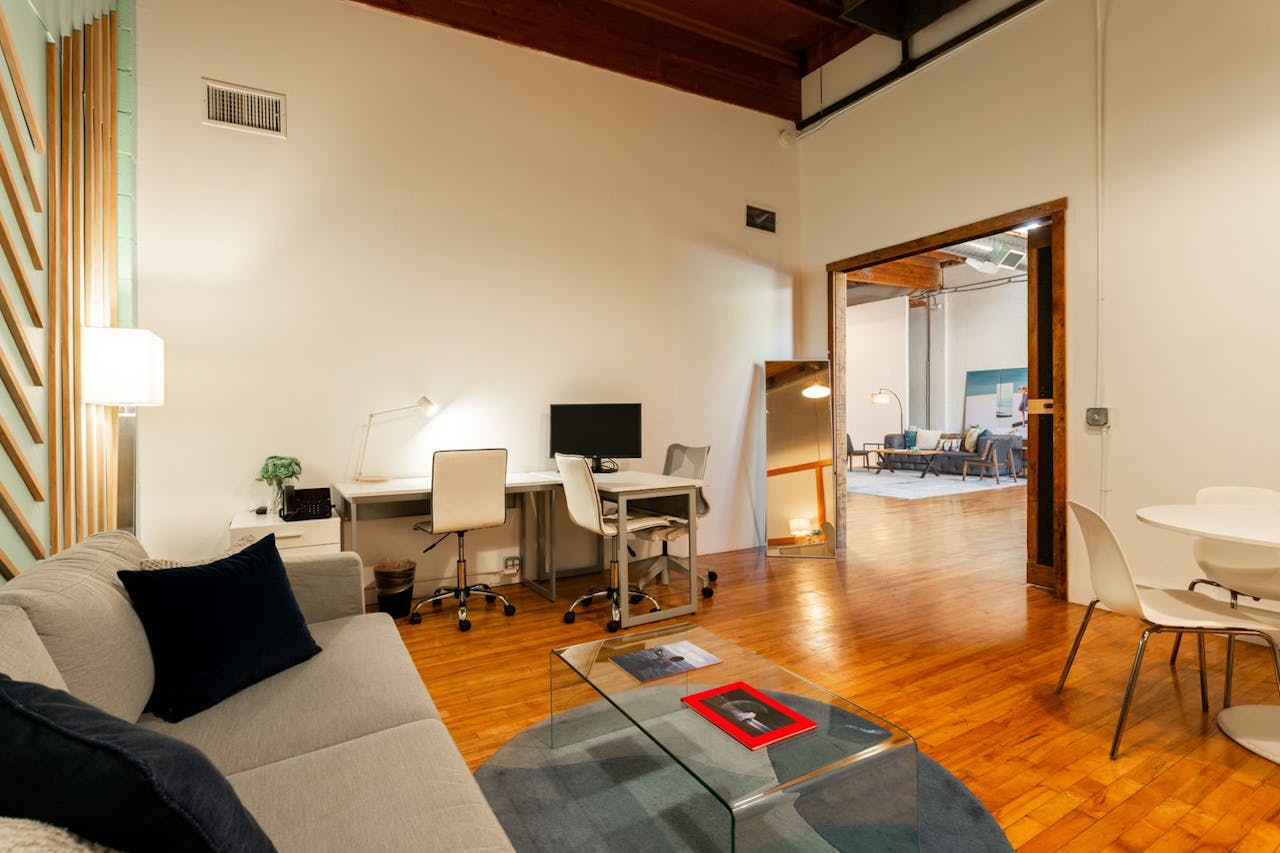 VIP Executive Blue Room - Image 2