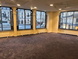 Corner Boutique - Prime Location - Place des Victoires - Ideal Pop-Up Store / FW Showroom - Image 5