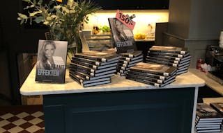 Living Room - Image 12