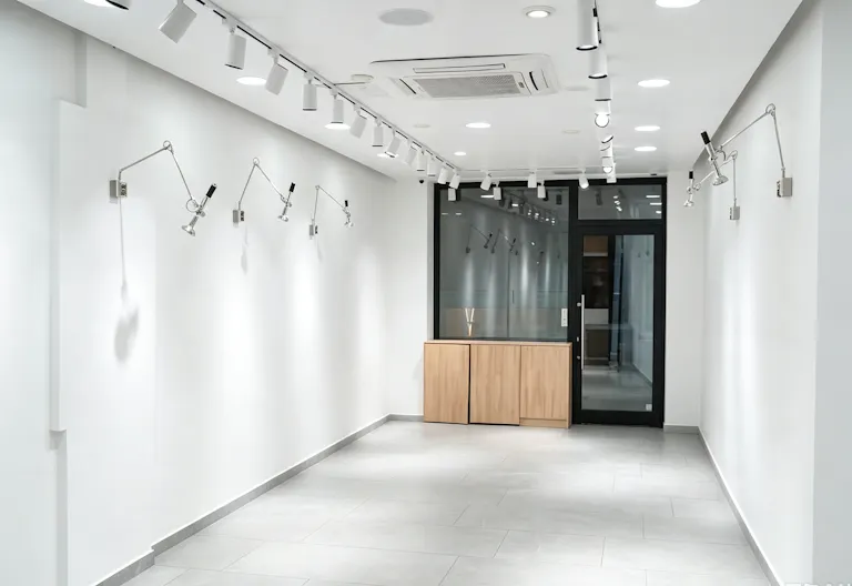 Boutique 45m2 -Haut Marais- Pop-up Store / Showroom - Image 1