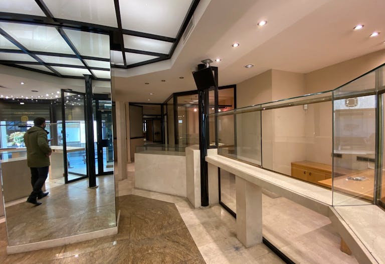 Boutique Shop Rue du Temple - Image 4