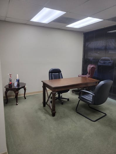 Office space in legal office - Image 1