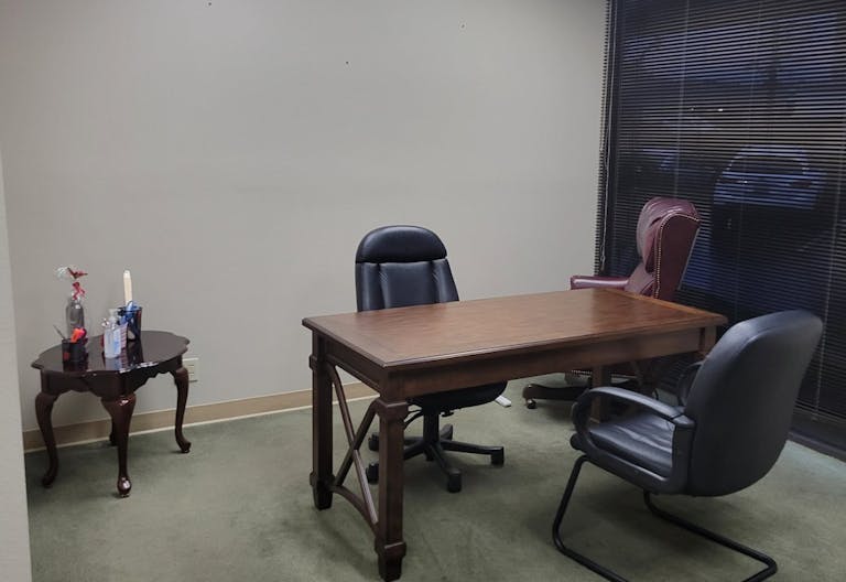 Office space in legal office - Image 1