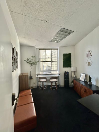 Get Together Comfortably with Gorgeous Views in Downtown San Francisco - Image 2