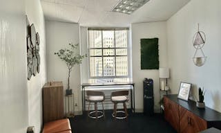 Get Together Comfortably with Gorgeous Views in Downtown San Francisco - Image 2