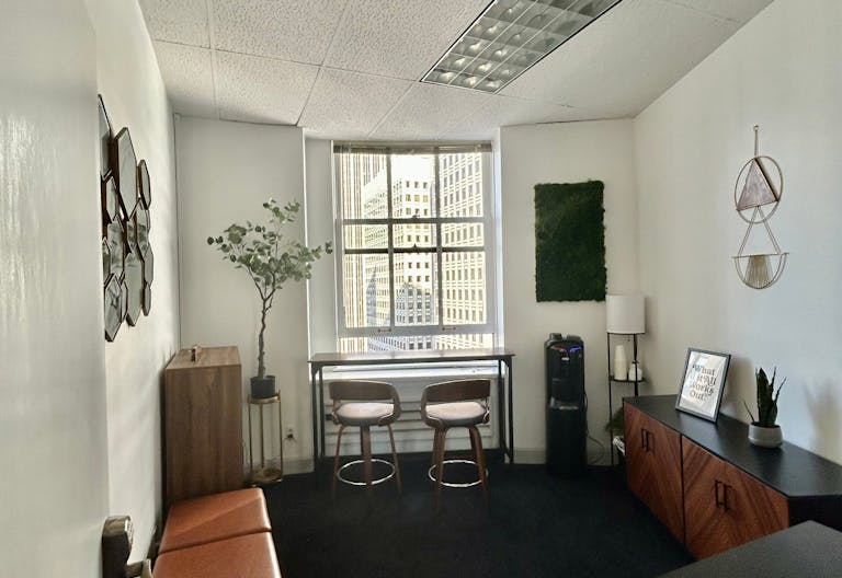 Get Together Comfortably with Gorgeous Views in Downtown San Francisco - Image 2