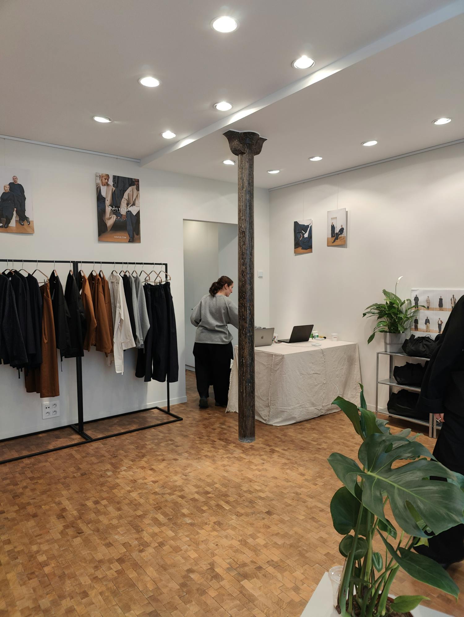 Modern 37 sqm Gallery and Showroom in Le Marais
