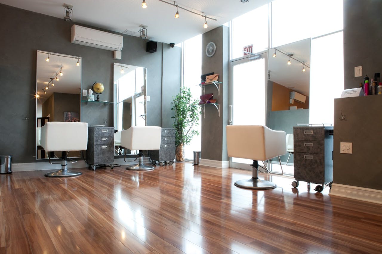 Bright & Chic Salon Space - Image 0