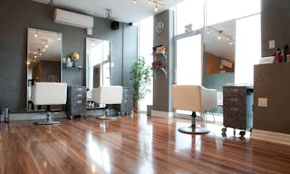 Bright & Chic Salon Space - Image 0