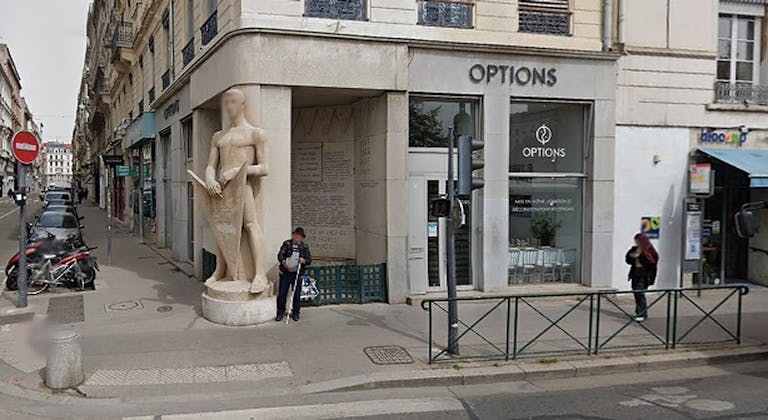 Corner Boutique - Busy Environment - Lyon 2nd - Image 2