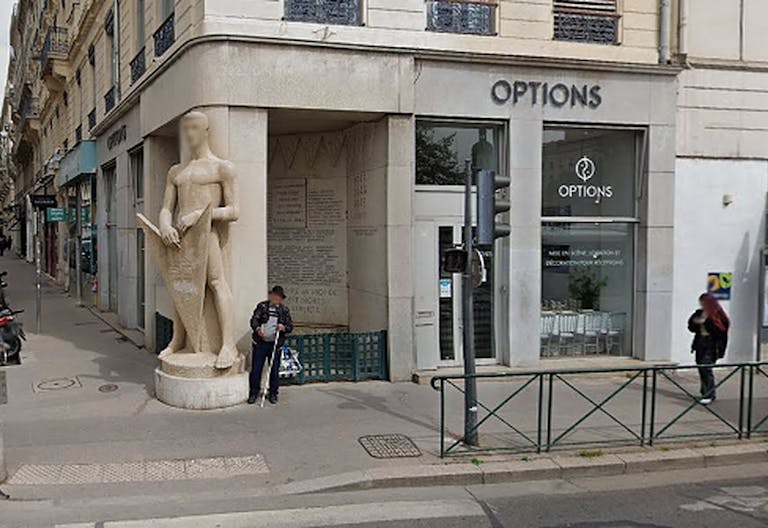 Corner Boutique - Busy Environment - Lyon 2nd - Image 2