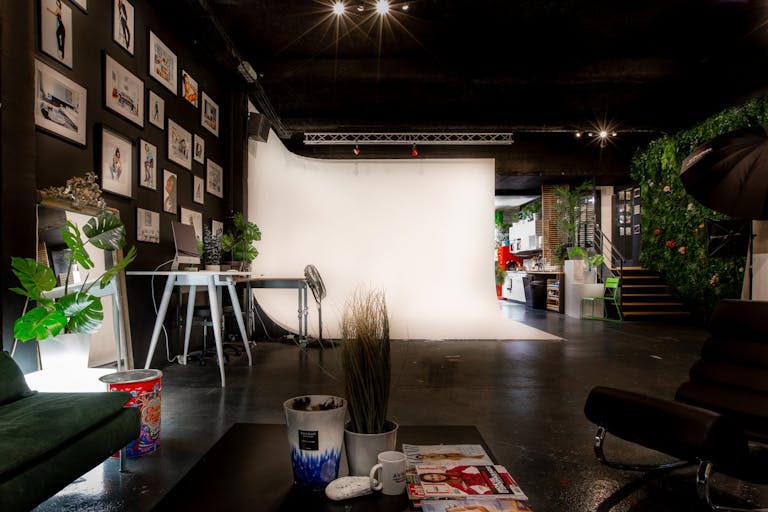 Studio professionnel de 200m� pour vos shootings et tournages. - Image 0
