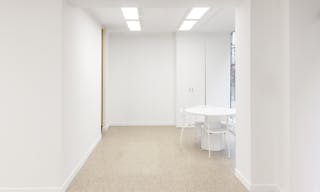 PRIMA Gallery Space Paris 3e | 65m² Minimal White Cube in Haut-Marais - Image 2
