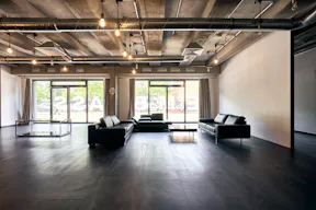 Large Retail & Experience Floor Near Alexanderplatz - Image 1