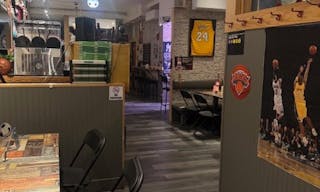 Lively and fully equipped sports bar located in the heart of Spanish Harlem - Image 4