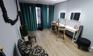 Miami Photo/Video Studio with Cyc Wall and Kitchen - Image 7