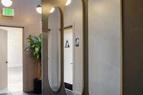 Beautiful Warehouse in South Park - Image 12