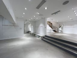 High end showroom space central Marais district - Image 5
