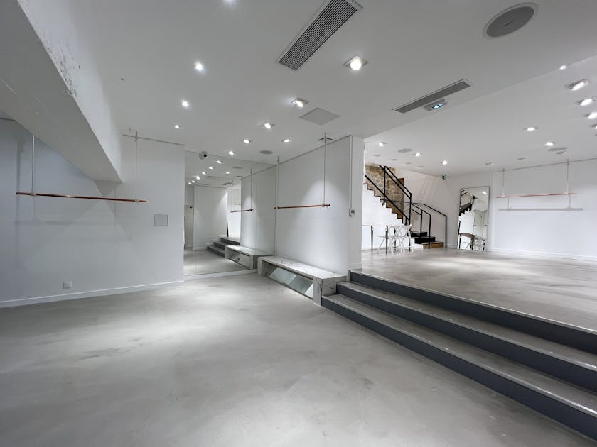 High end showroom space central Marais district From EUR 17,500/week