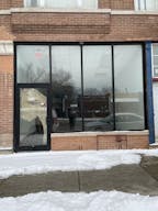 Blank canvas store front/creative space - Image 1