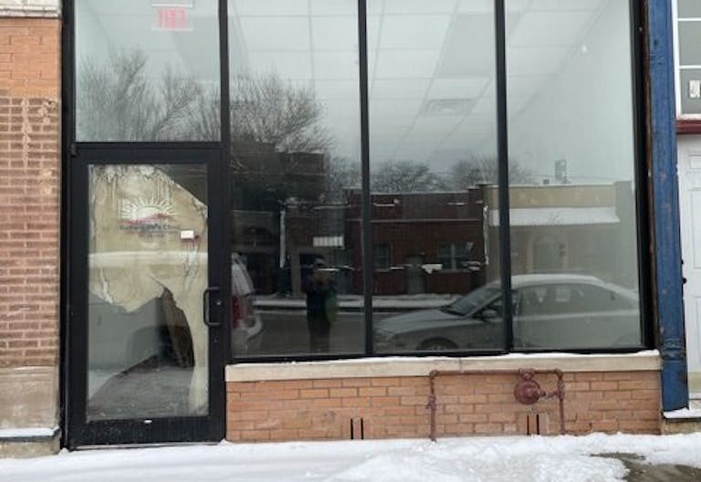 Blank canvas store front/creative space - Image 1